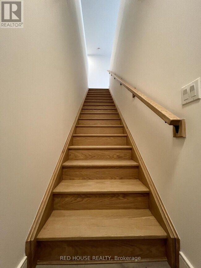 Photo - 150 Everett Cmn