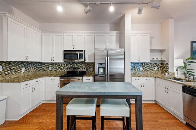 Photo - 5300 Peachtree Rd Unit 0501
