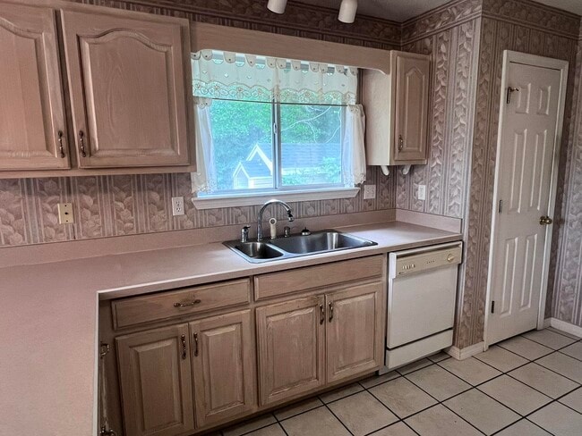 Photo - 395 Lake Holley Cir