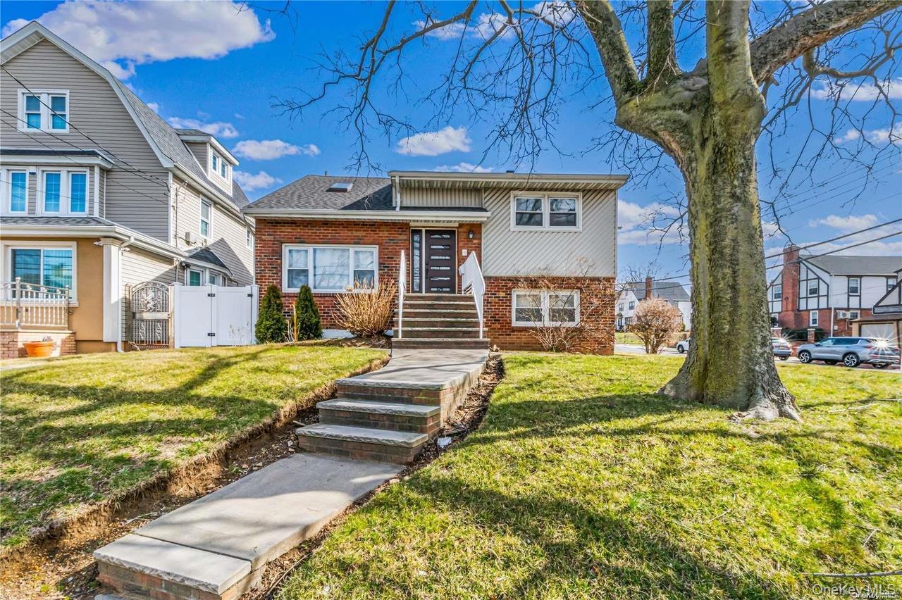 Photo - 103-17 Farmers Blvd