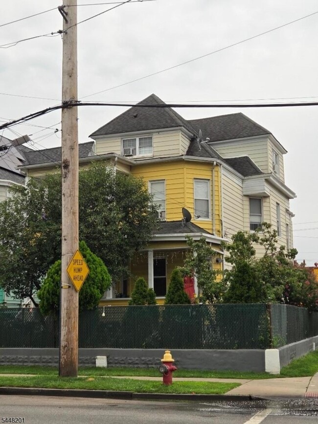 Building Photo - 75 Summer St