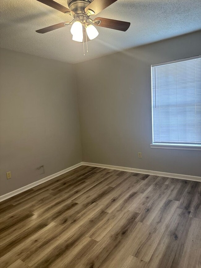 Photo - 508 Village Cove