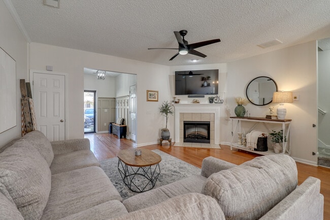 Photo - 1135 Canyon Oak Loop