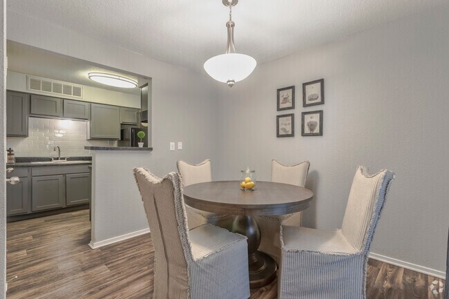 1BR, 1BA - 675 SF A2 - Dining Area