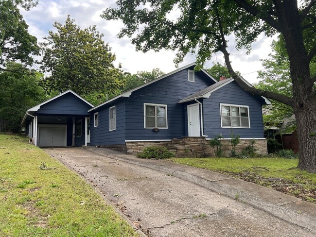 Building Photo - Sweet COZY ~ 3 Bedroom 1 Bath in the heart of Tahlequah