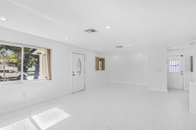 Photo - 2901 SW 92nd Ave