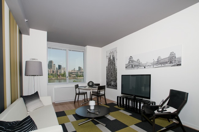 Photo - 4540 Center Blvd