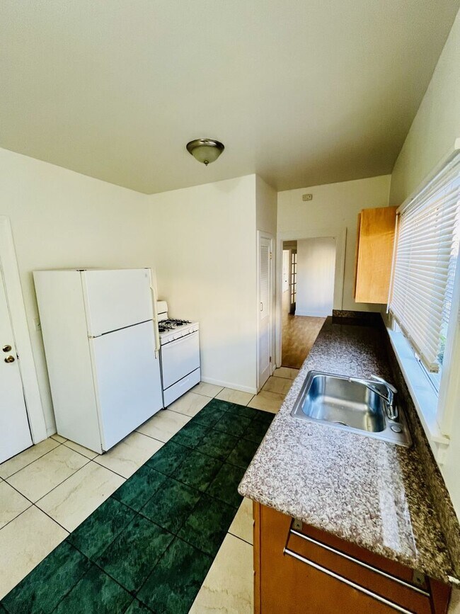 Photo - 520 49th St Unidad D