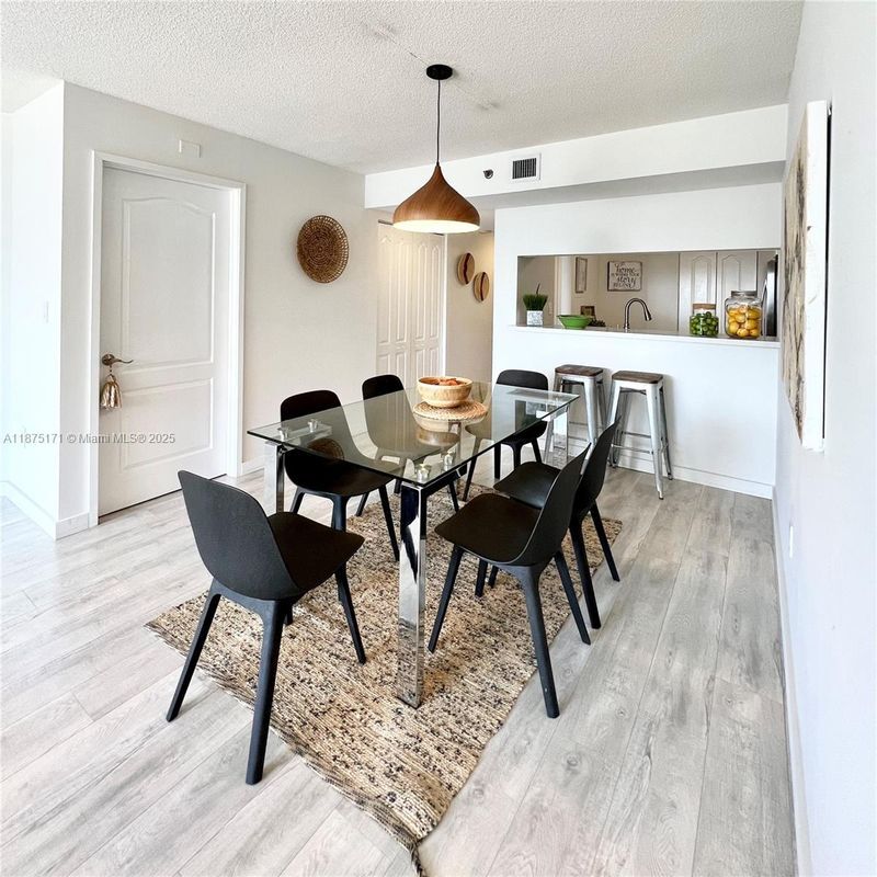 Photo - 5757 Collins Ave