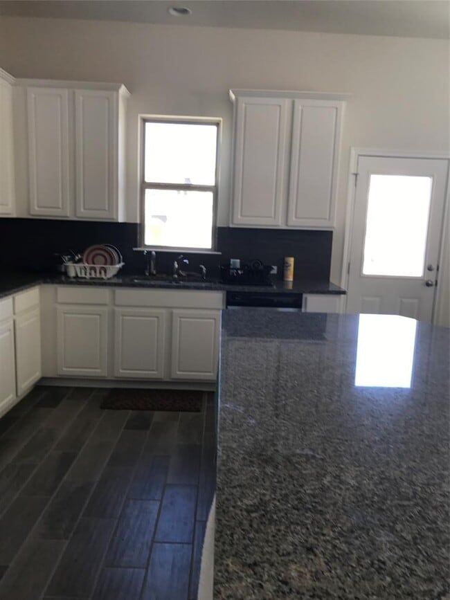 Photo - 2105 Town Centre Dr