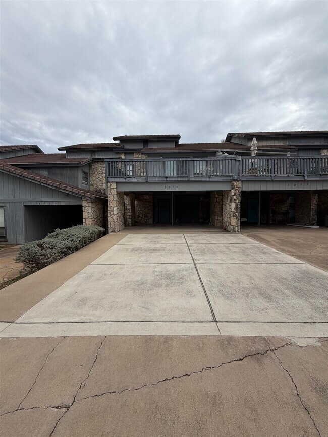 Photo - 307 Crestview