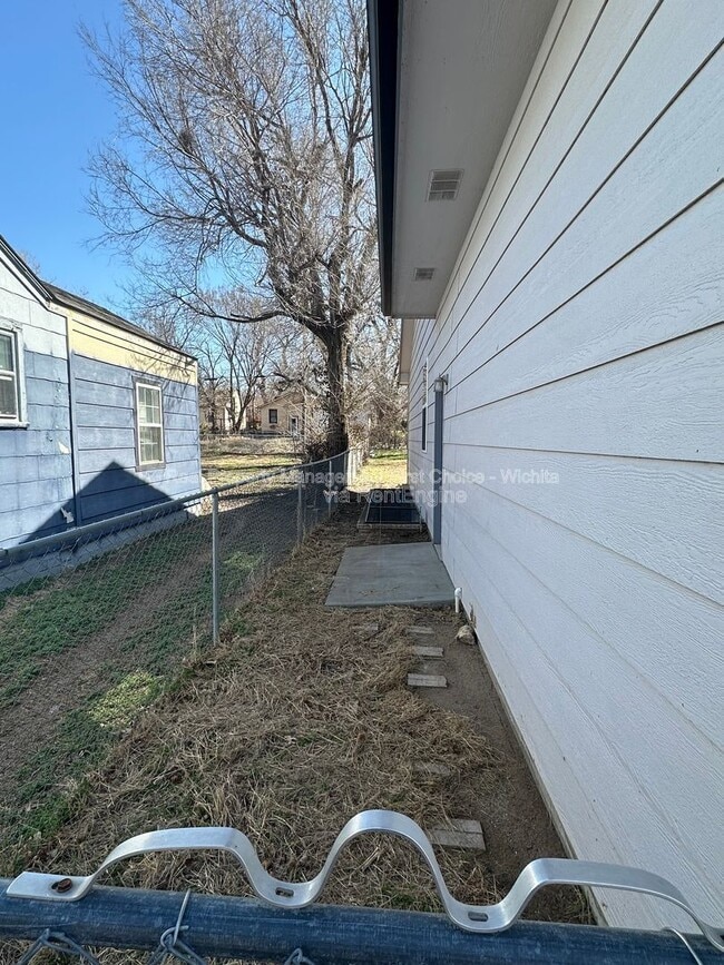 Photo - 1450 N Green St