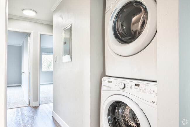 3BR, 1.5BA - Redwood