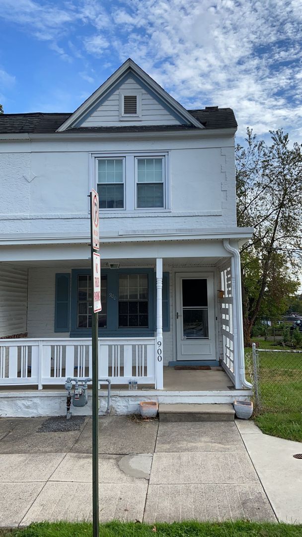 Building Photo - 3 Bedroom 2.5 Bath Home