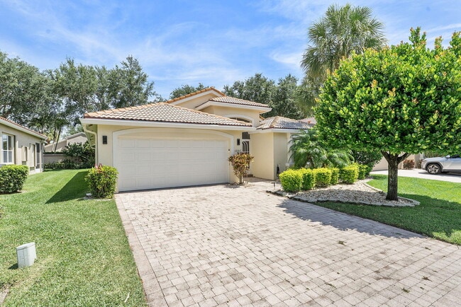 Building Photo - 6887 Viale Elizabeth