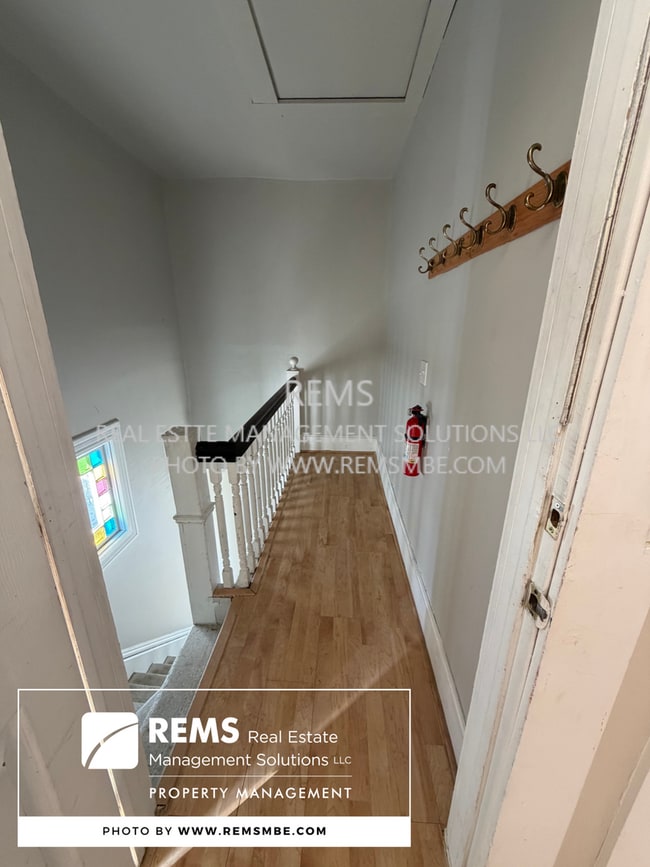 Building Photo - 947 Williamson St Unit 2 - Upper