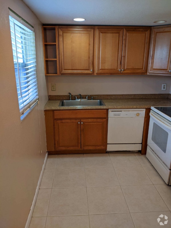 Building Photo - 312 Tuscany Ln Rental