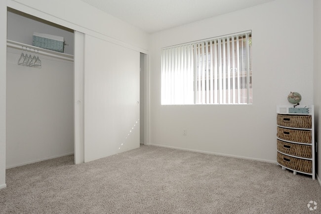 2BR, 1BA – 1012 SF