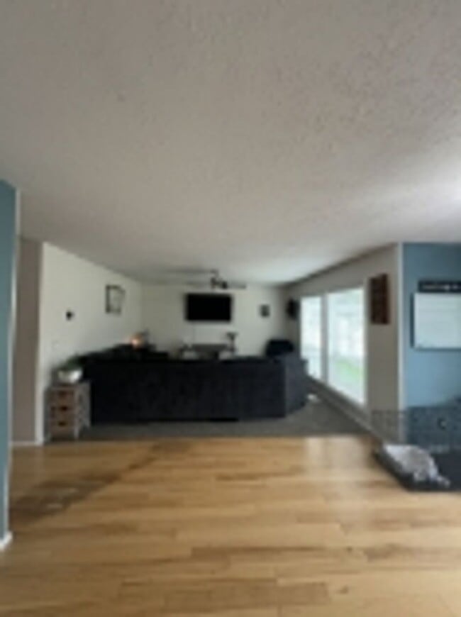 Photo - Luxurious 4-Bedroom Home in Keizer – Spacious, Elegant & Perfect for Entertaining