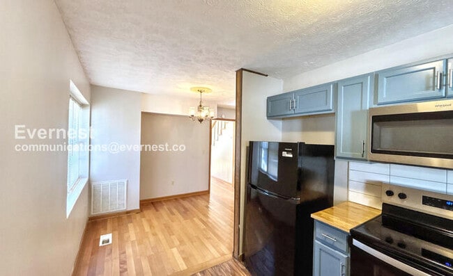 Photo - 6933 Robinson Dr