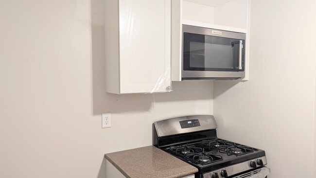 Kitchen with granite countertops, new appliances and cabinetry - 536 Bridge St Unit 2