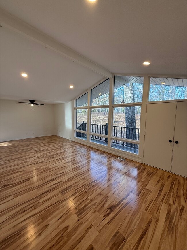 Photo - 323 Forrest Glen Rd