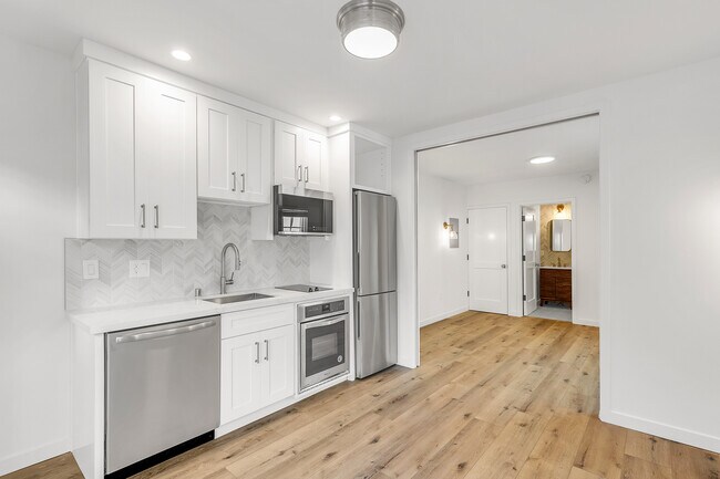 Photo - Romantic Venice Beach living just steps fr...