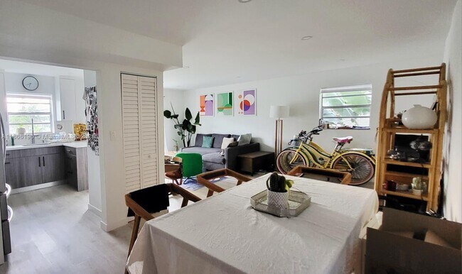 Photo - 1605 Meridian Ave Unidad 401