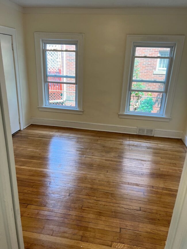 Building Photo - 1174-1176 W 8th St Unit 1174