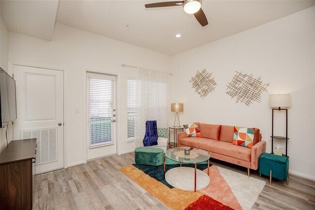 Building Photo - 1207 Grand W Blvd Unit 1H Rental