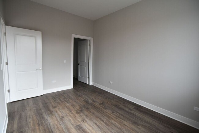 Photo - 927 W Irving Park Rd Unit 503