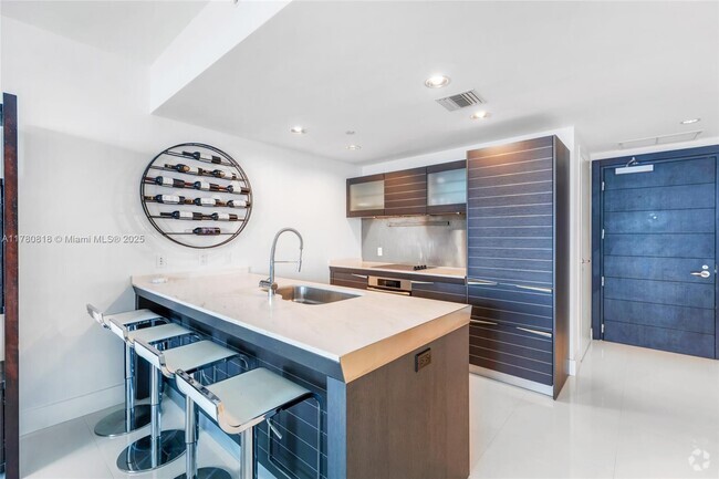 Building Photo - 200 Biscayne Blvd Way Unit 3912 Rental
