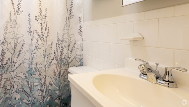 2BR,1.5BA Townhouse - 750 SF