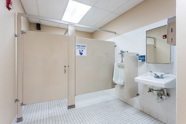 Photo - MEDFORD LANDING APARTMENTS