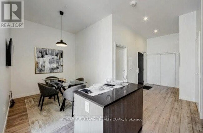 Photo - 125 Bronte Rd Unité A0916