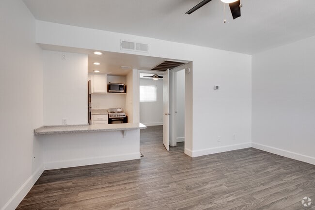 1BR, 1BA - 450SF