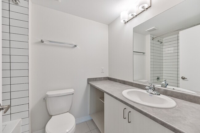 Photo - 8010 Kipling Av