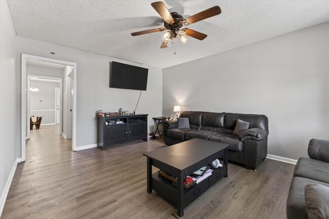 Photo - 114 Cunningham Pl Unit B
