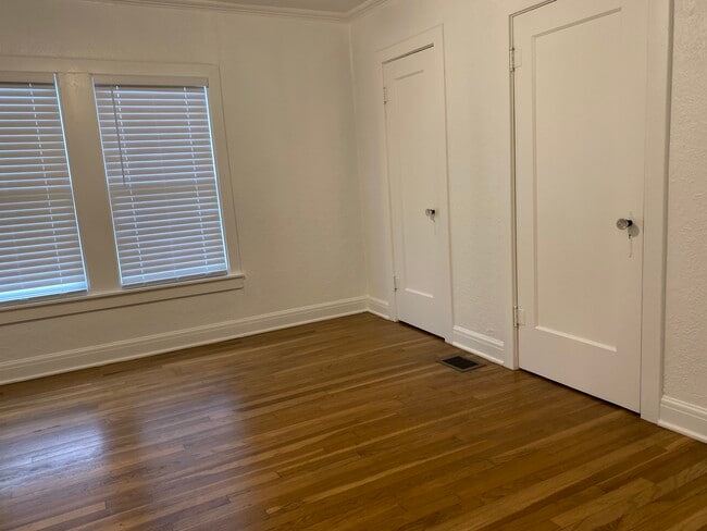 Photo - 433 Robert Dr