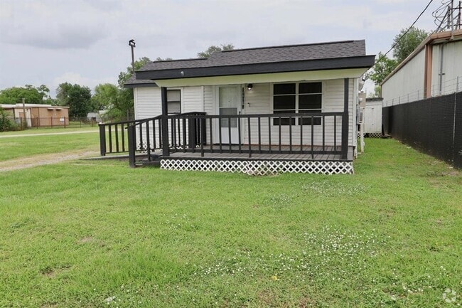 Building Photo - 14830 Ormel St Rental