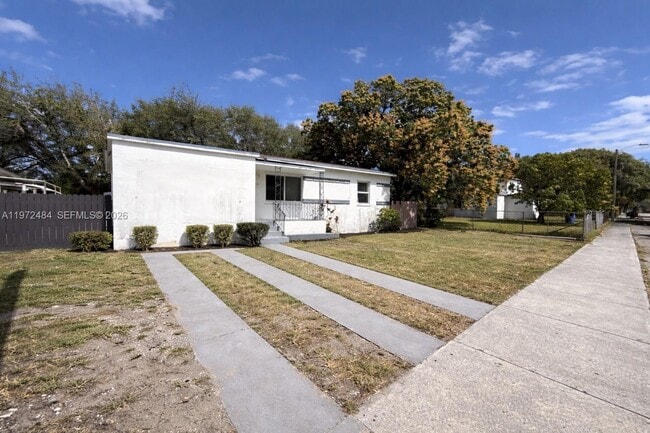 Photo - 911 NW 57th St