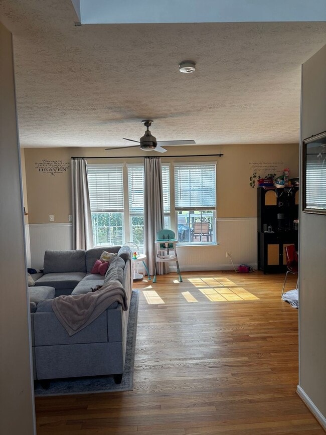 Photo - 420 Patriots Way