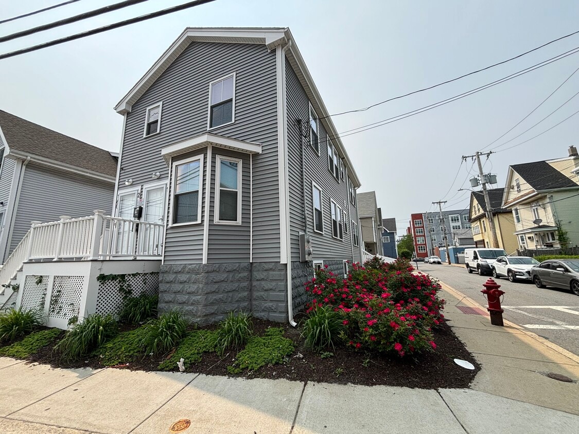 Photo - 160 Bow St (Everett, MA)