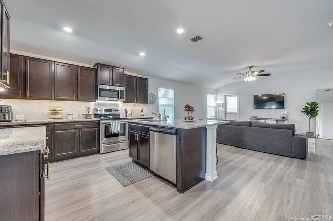 Kitchen - 2915 Thackery Grv