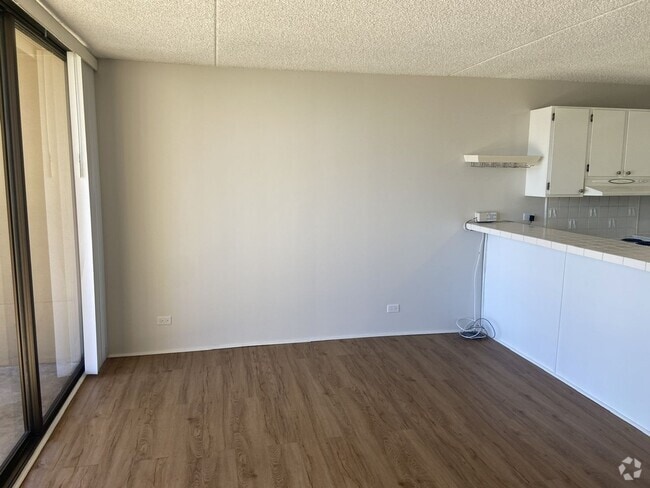 Building Photo - 1 bedroom in Chateau Waikiki Unit 1901 Rental