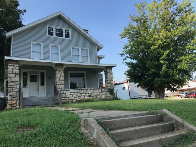 Exterior of building - 204 W Mechanic St Townhome