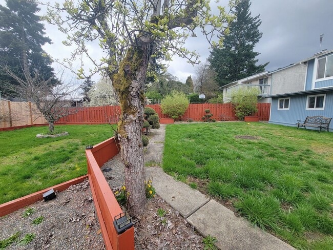 Photo - 899 S 86th St