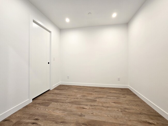 Photo - 110-18A 18a St NW Unit 428