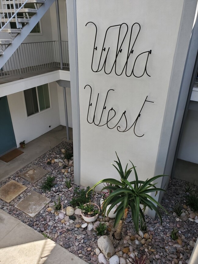 Villa West Apartments