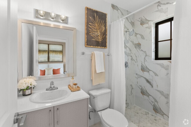 2BR, 2BA - 890SF - Primary Bathroom